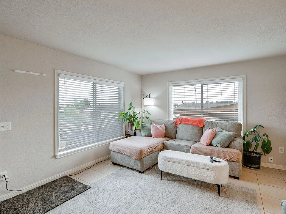 1652 Luxton St #ID1638160P