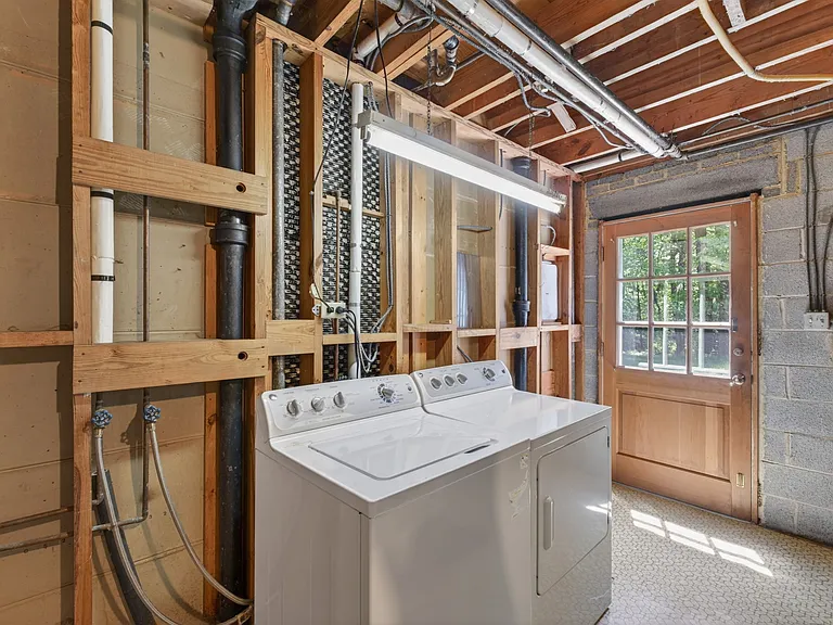 535 E Rio Rd — Photo 28