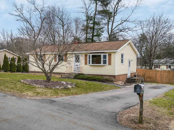 28 Pittsburgh Drive, Nashua, NH 03062-3631