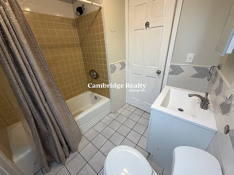 569R Main St #2R — Photo 22