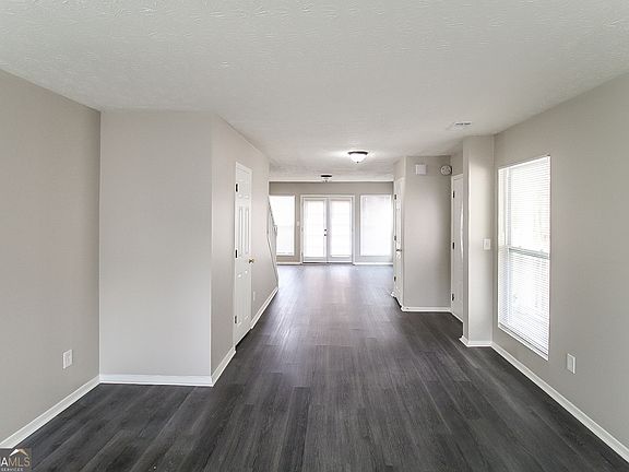 5th image of 1250 Holly Cir