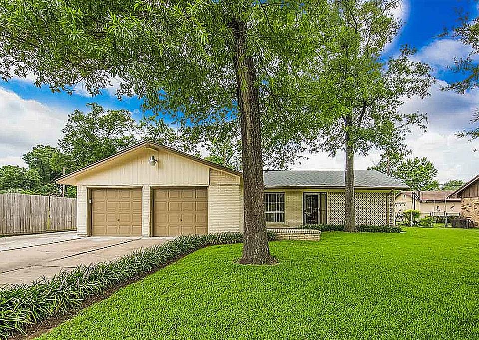 1st image of 8019 Royalwood Dr