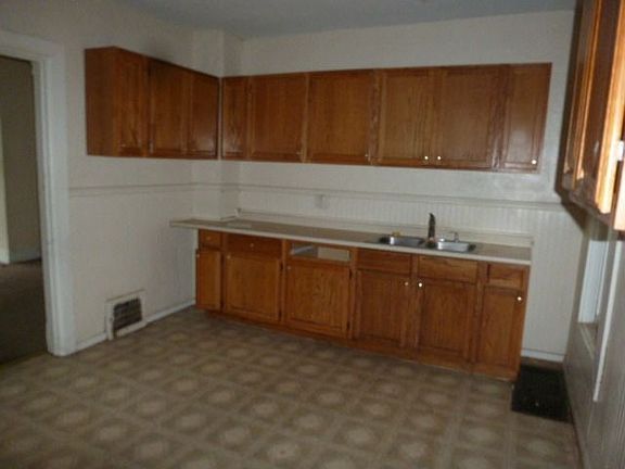 4th image of 1516 E Cass St