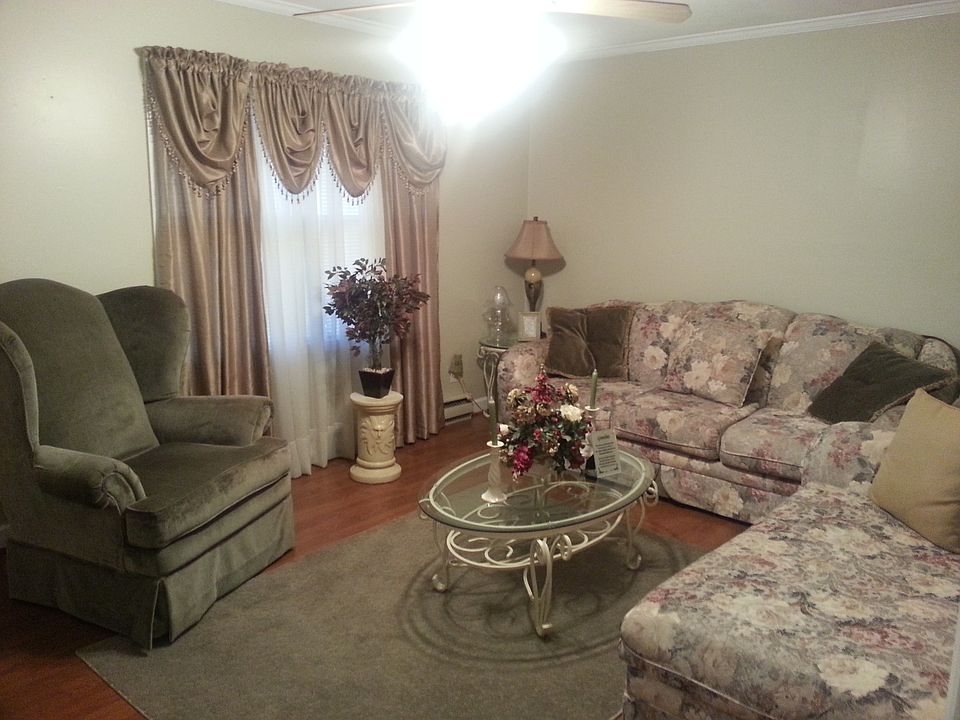 1st image of 107 Willow Pl