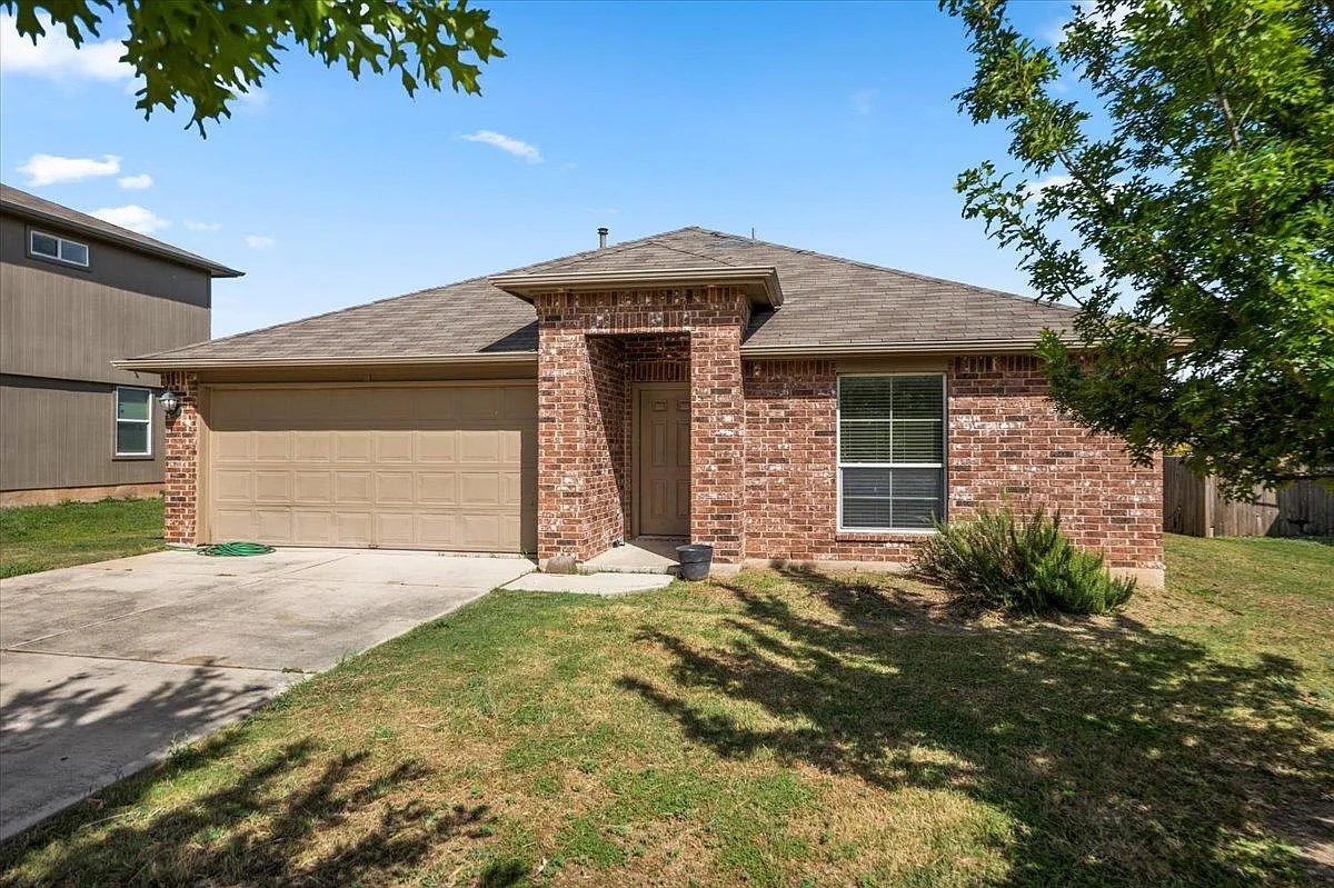 3 bed, 2.0 bath, 1476 sqft, $1,746 — Photo 2