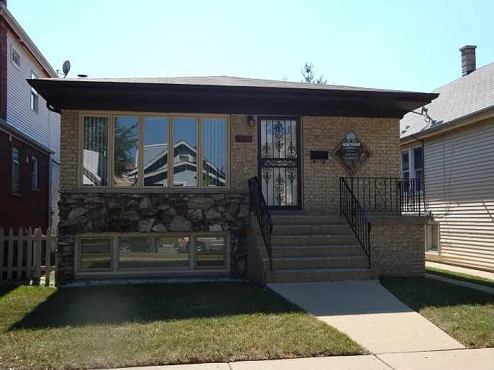 3804 N Oconto Ave photo 1
