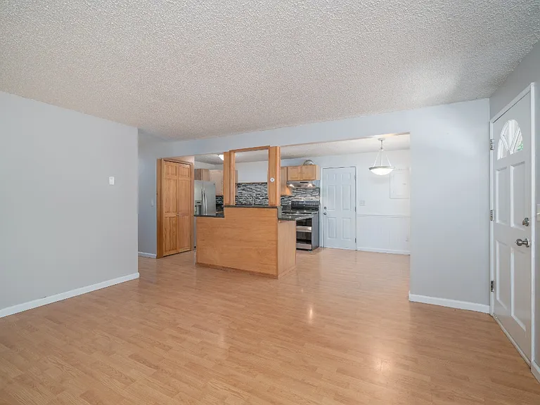 9207 SW 26th Ave — Photo 4