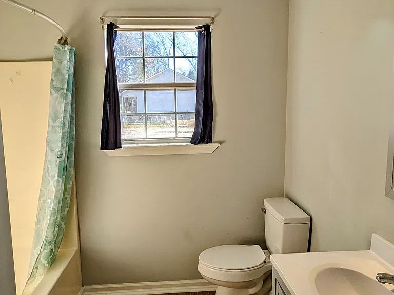 215 Gordon St — Photo 4