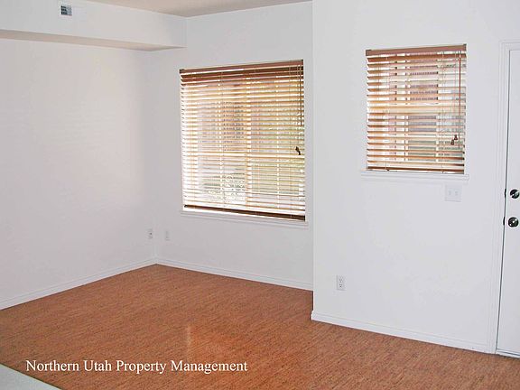 2 Front room_10282015