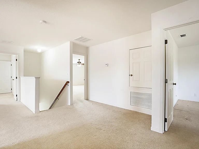 617 SE Karrigan Ter — Photo 27