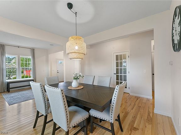 4th image of 4426 Chevron Cir SW