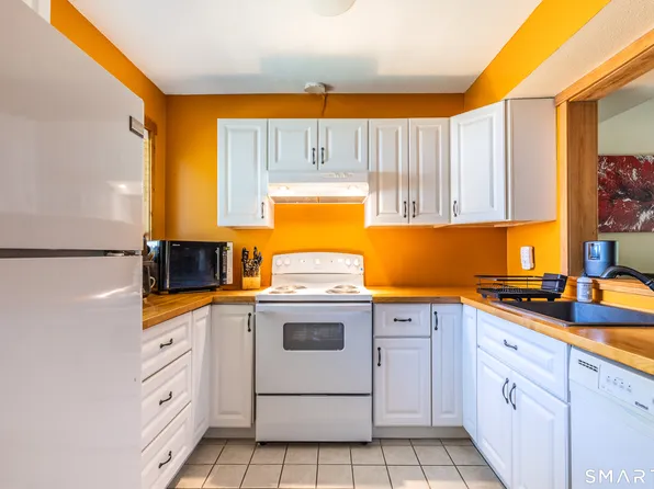 4 Woods Way #4, Woodbury, CT 06798
