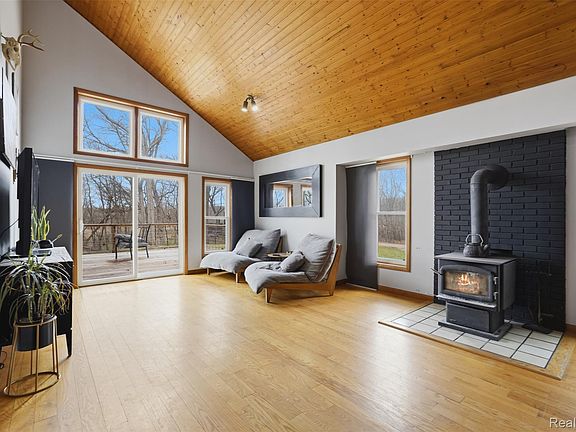 5th image of 2929 Acorn Ln