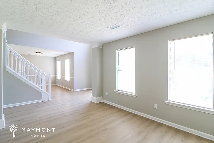 444 Grove Park Dr — Photo 4
