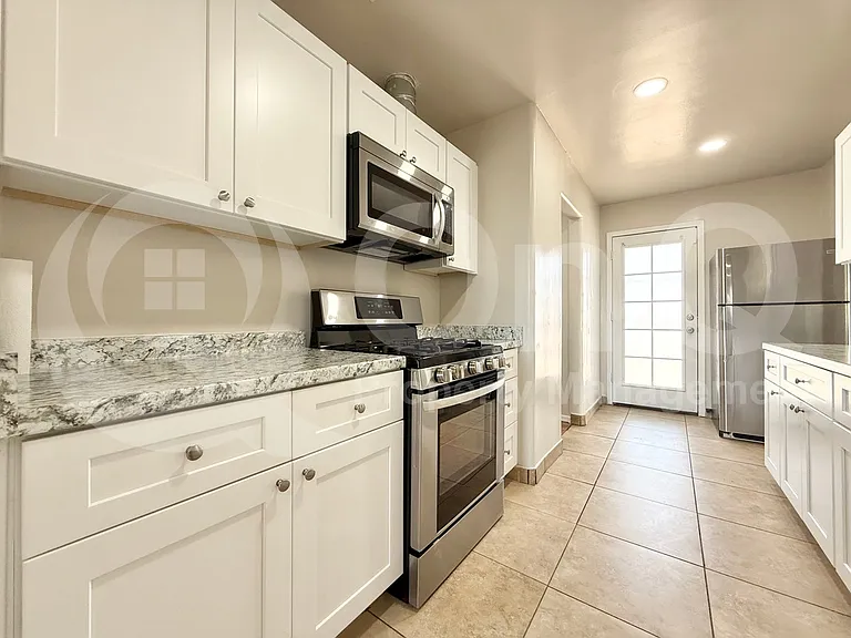 3026 W Pierce St — Photo 9