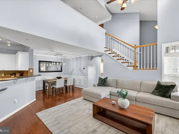 502 Sunset View Ter SE Unit 303, Leesburg, VA 20175