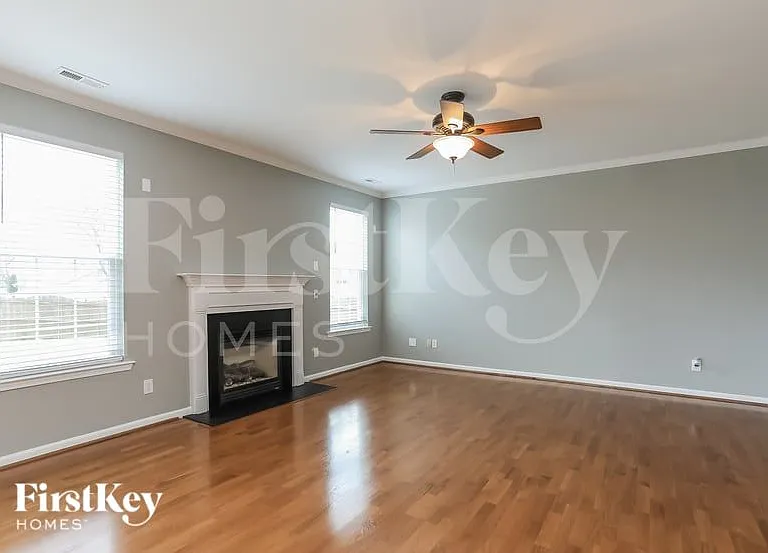 2114 Feather Ridge Dr — Photo 3