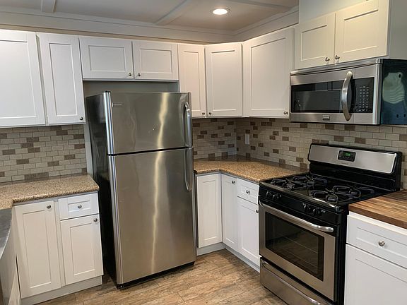 4th image of 1325 Manhattan Beach Blvd APT J