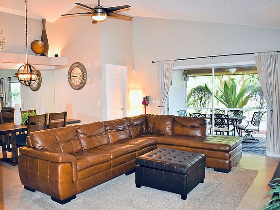 Living room/Dining room 