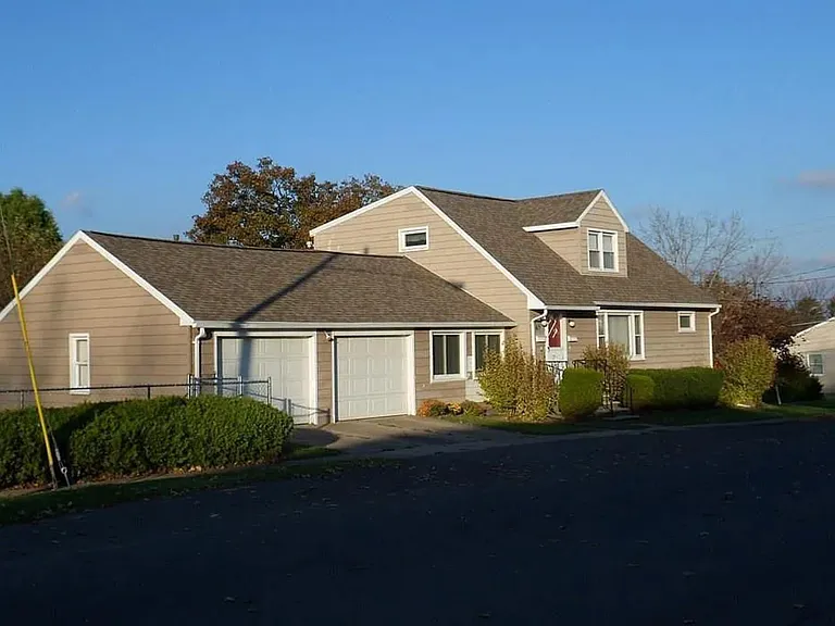 415 Northcliffe Rd #1 — Photo 1
