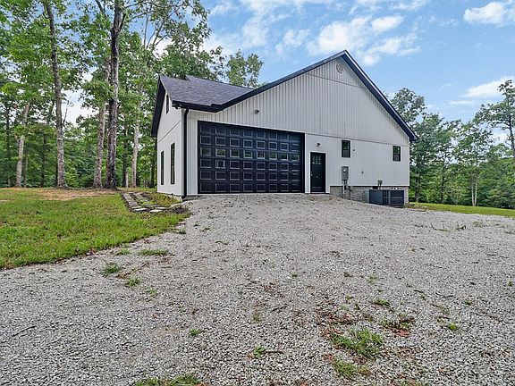 4th image of 528 Saint Anthony Dr