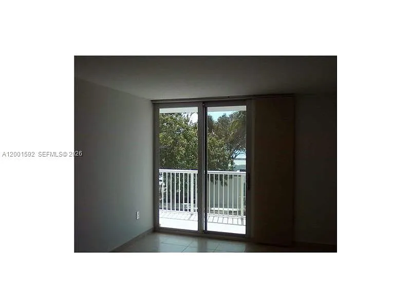 Building Photo - 150 SE 25th Rd #8L