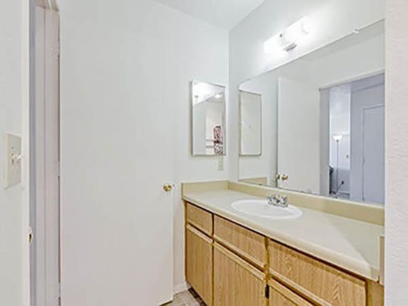 5th image of 1226 Lorraine Dr