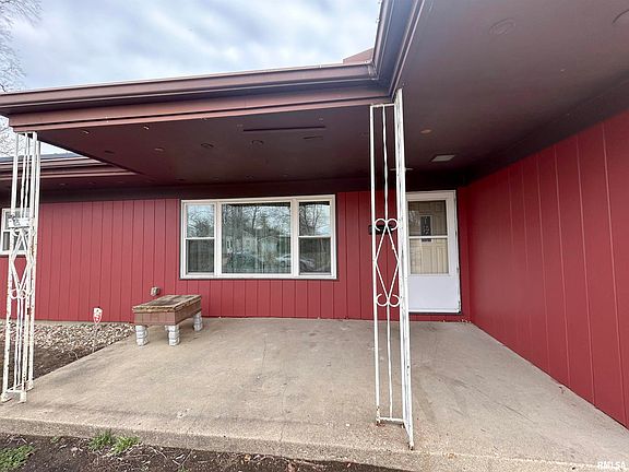 4th image of 813 E Hines Ave
