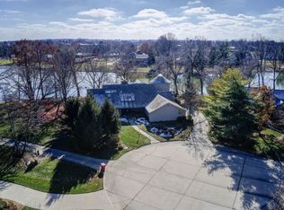 4003 Lakepoint Rd, Champaign, IL 61822