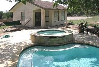 4th image of 1704 Great Oaks Dr
