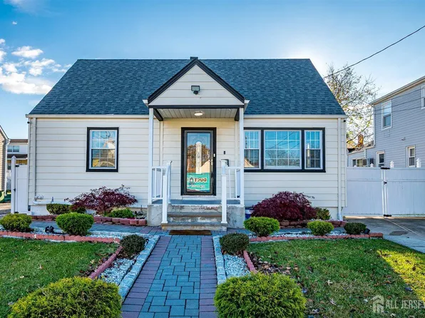 14 Linden St, Carteret, NJ 07008