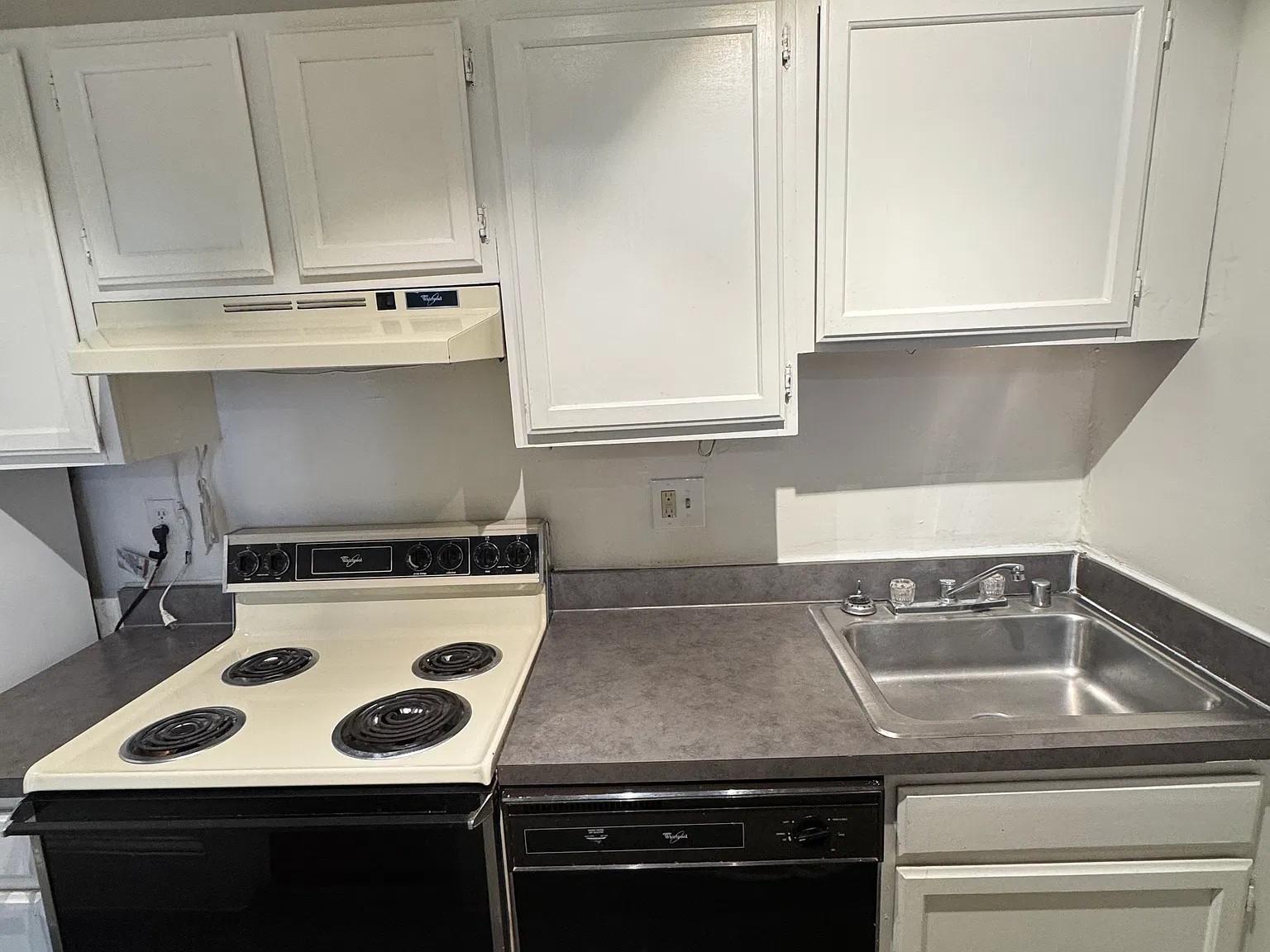 1 bed, 1000 sqft, $1,300 — Photo 4