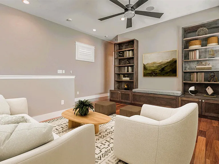 2219 Columbia St — Photo 34