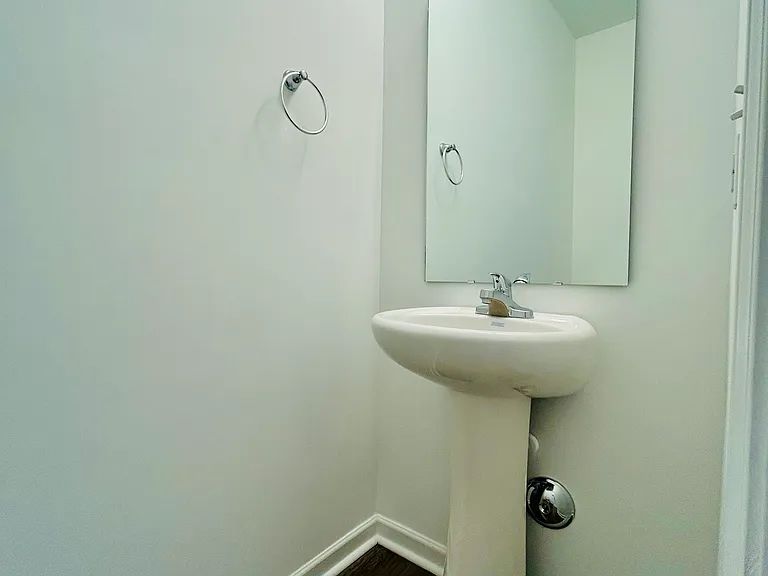 7121 Fisk Dr NE — Photo 24