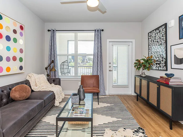 1720 at Harvey — Photo 28