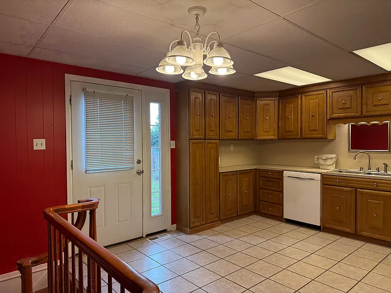 2741 S Fairfax St — Photo 11