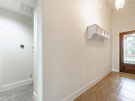 4th image of 10911 Colinton Dr