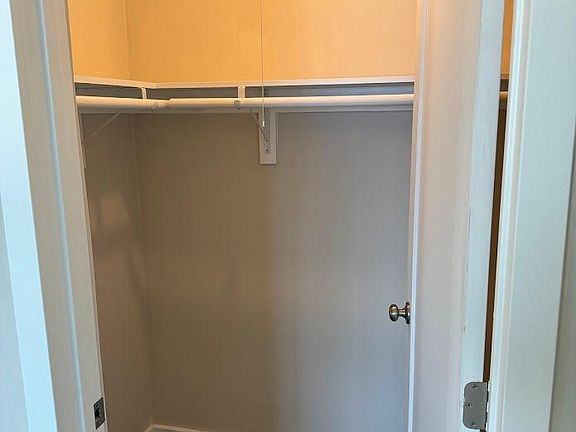 3rd image of 3933 1/2 Brighton Ave