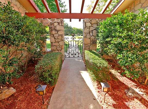 5th image of 3904 Emerald Hill Dr