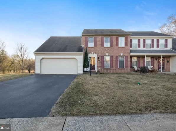 14 Limestone Ct, Lititz, PA 17543