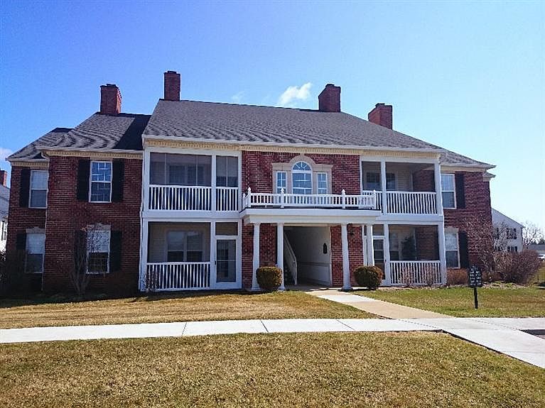 1st image of 854 W Summerfield Gln