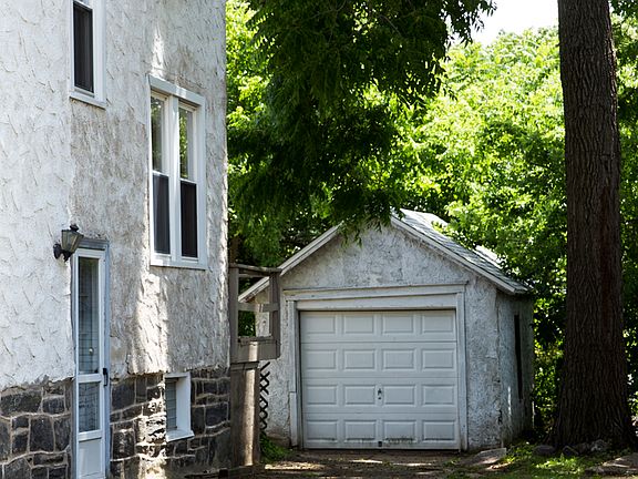 4th image of 4014 Berry Ave