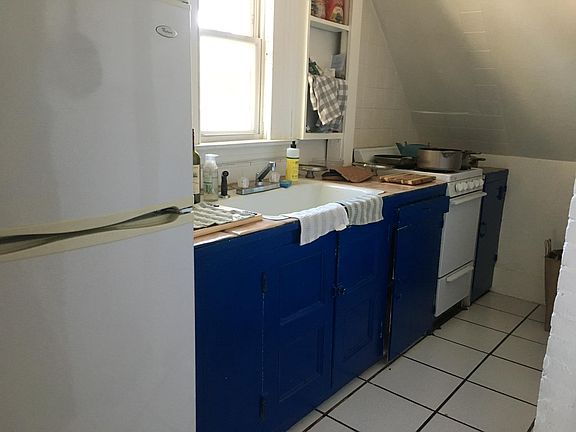 3rd image of 730 Whitney Ave APT 3