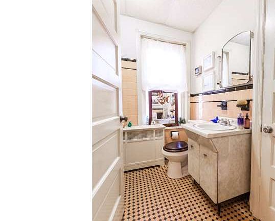 2nd image of 2132 E Cumberland St