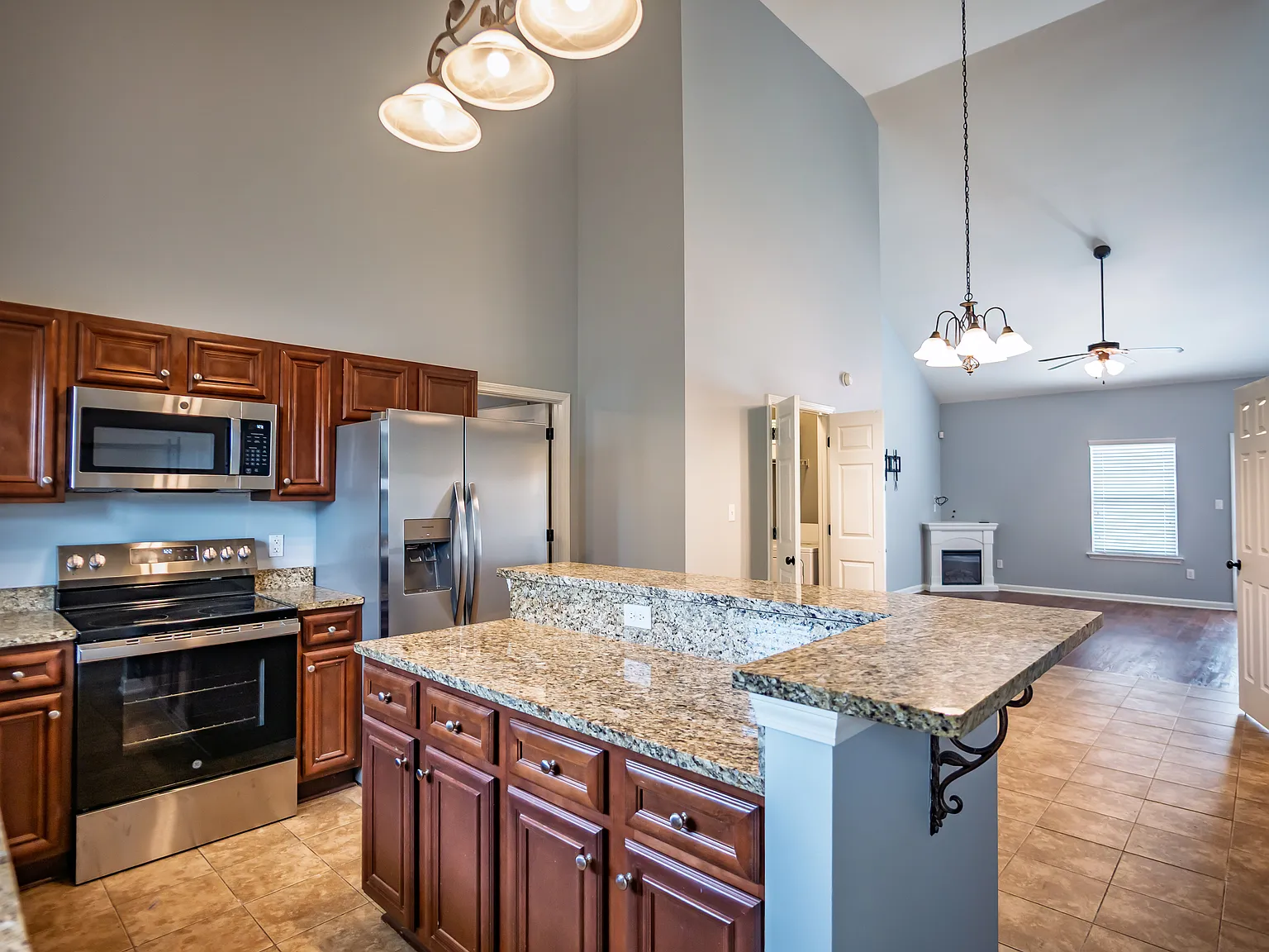 4 bed, 4.5 bath, 1696 sqft, $3,600 — Photo 4