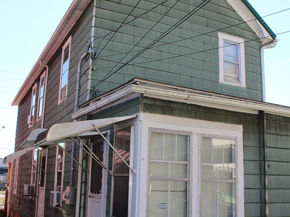 4th image of 3853 Rhodes Ave