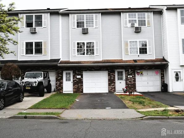 31 Larch St, Carteret, NJ 07008