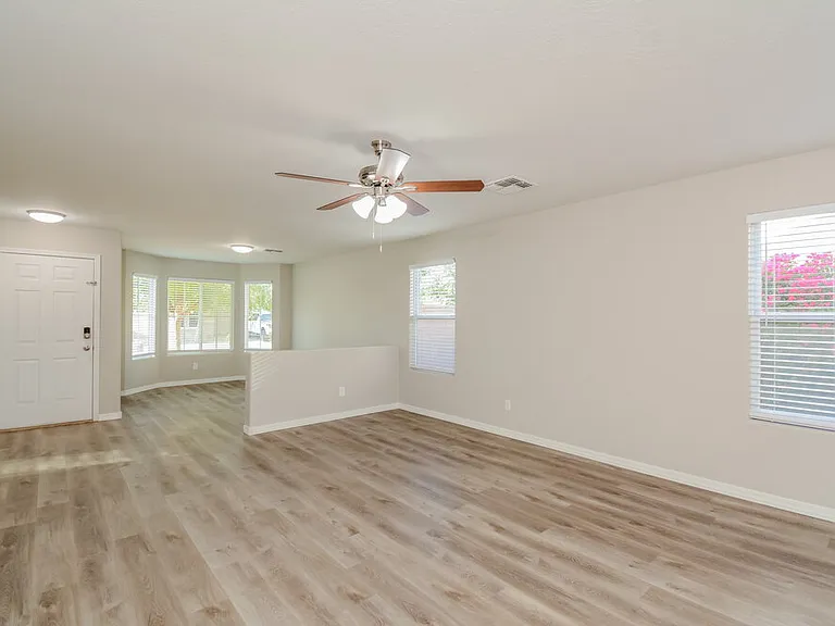 15438 W Mercer Ln — Photo 5