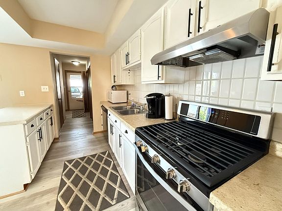 4th image of 2575 Brookwood Dr