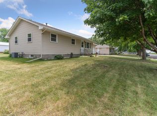 416 10th St, Gaylord, MN 55334